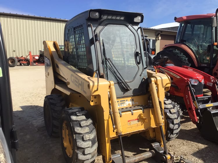 2010 GEHL SKIDSTEER 5240