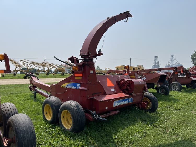 2015 NEW HOLLAND FP230 FORAGE CHOPPER