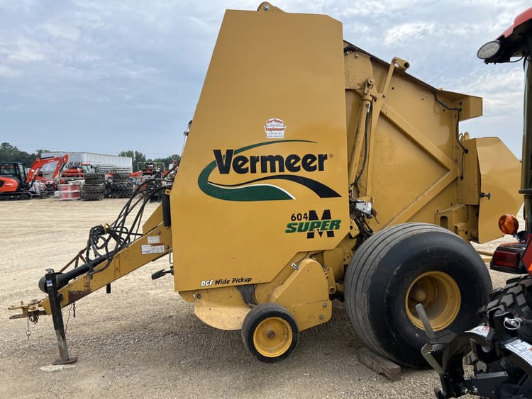VERMEER 604SM ROUND BALER