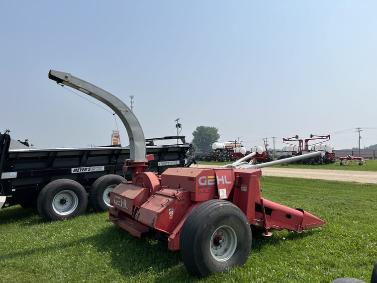 GEHL CB1065 FORAGE CHOPPER
