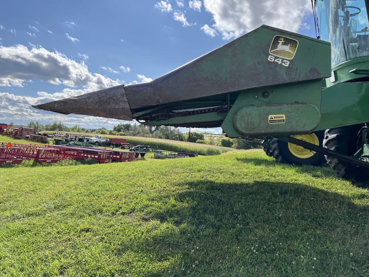 JOHN DEERE 643 6 ROW CORN HEAD