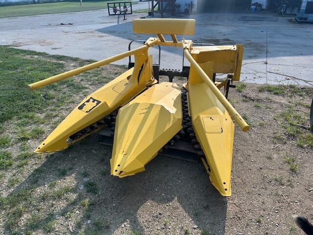 NEW HOLLAND 824 CORN HEAD