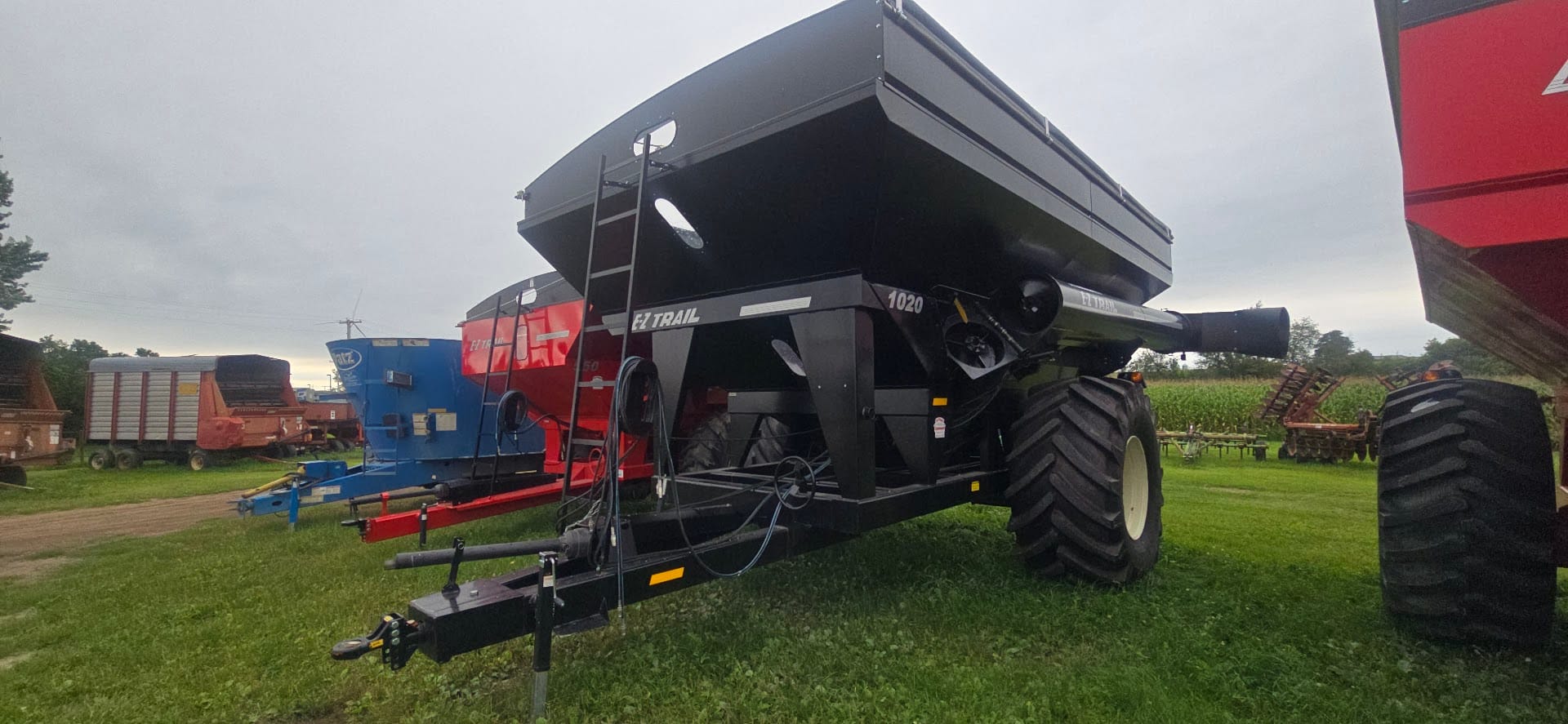 E-Z Trail Grain Cart 1020T900