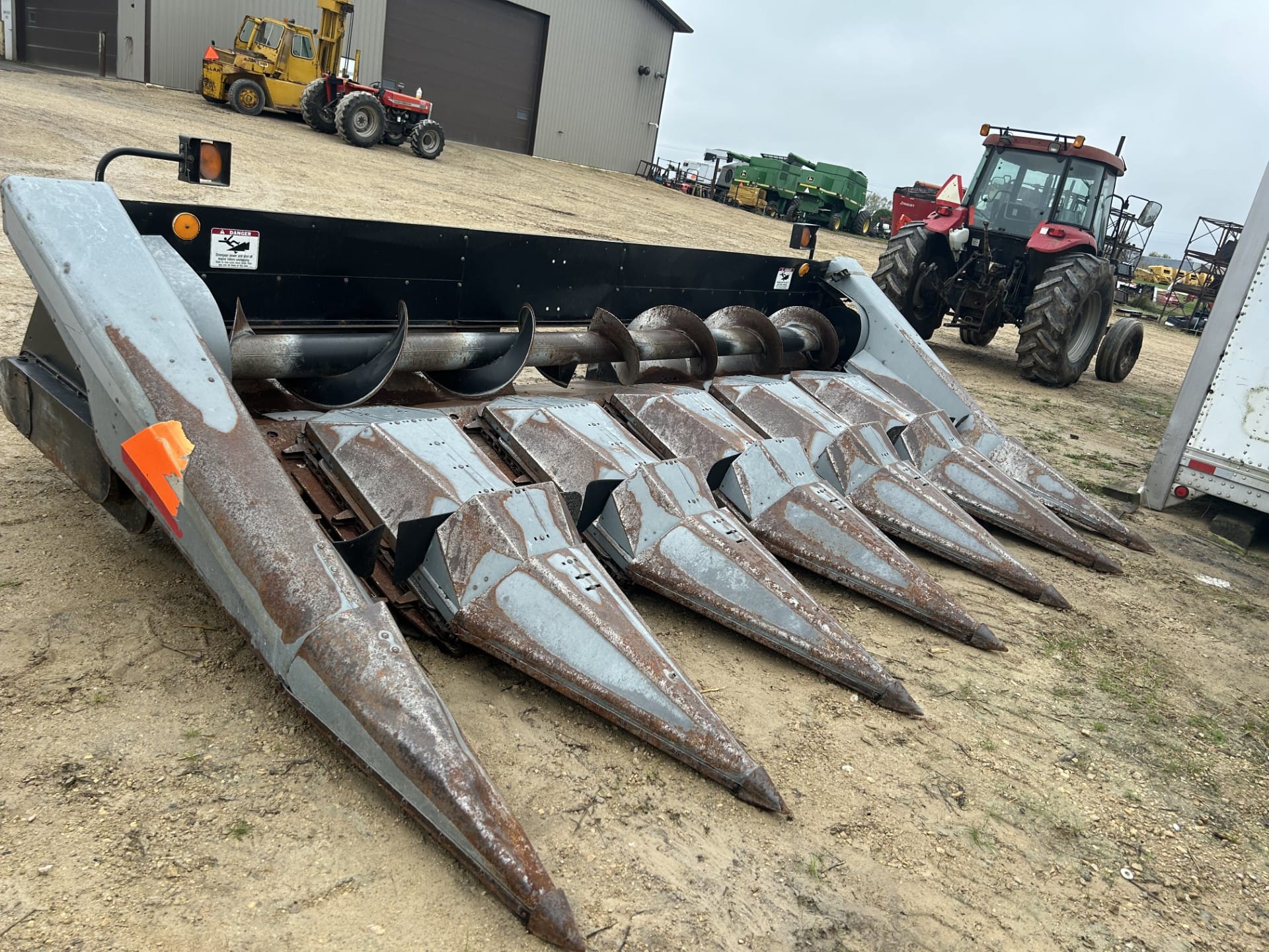 1995 GLEANER HUGGER 630 CORN HEAD