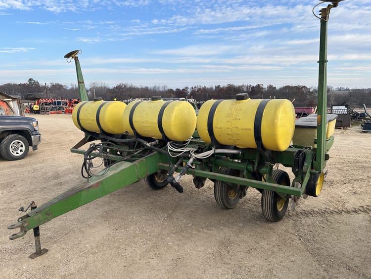 JOHN DEERE 7000 PLANTER