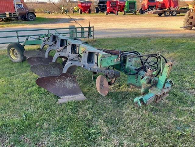 JOHN DEERE 2600 PLOW