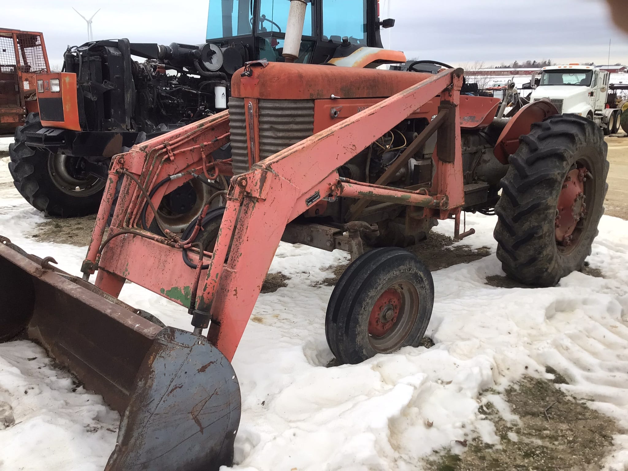 MASSEY FERGUSON 85 TRACTOR