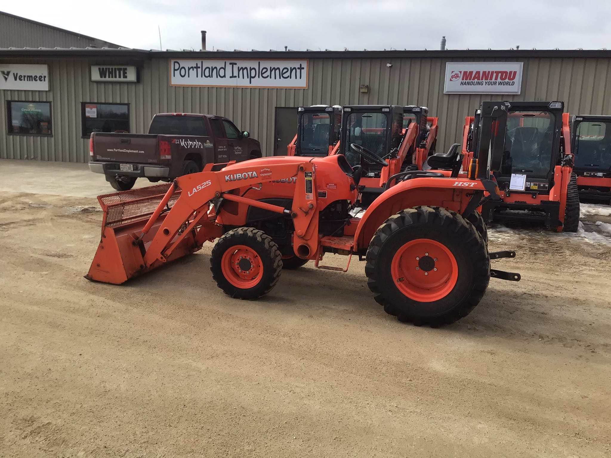 2016 KUBOTA L3301HST TRACTOR