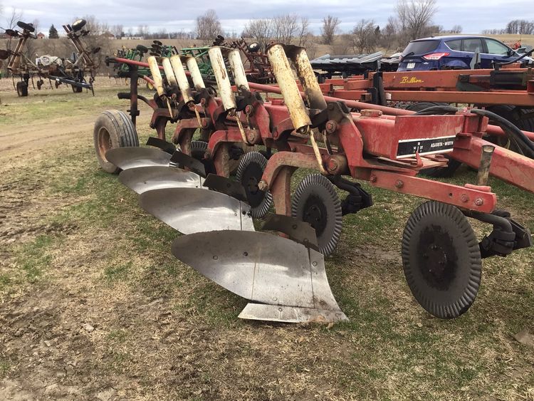 INTERNATIONAL 730 MOLDBOARD PLOW